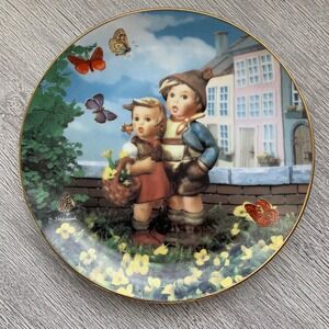 Hummel Danbury Mint - Surprise - Little Companions 1992 Collector Plate